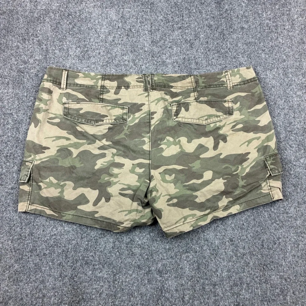 Old Navy Womens Size 16 W40 Green Camo Cargo Shorts Utility Multi Pocket Midrise